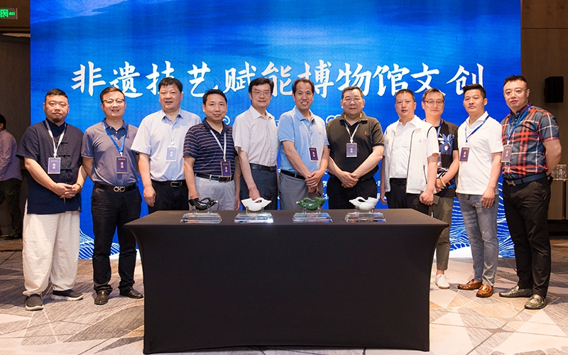 博龍典藏2021《非遺技藝 守正創(chuàng)新》國(guó)寶文創(chuàng)之旅